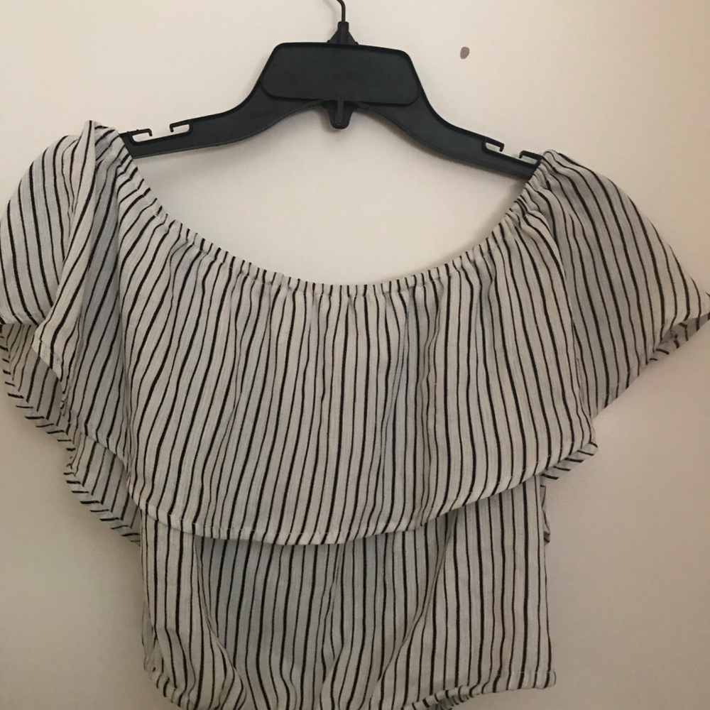 Ute off the shoulder top! - Picture 3 of 3